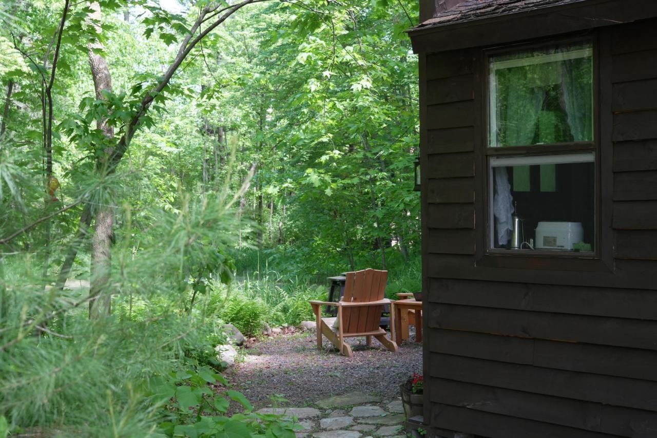 Vintage Wild West Tiny Hotel In The Woods! Pine City المظهر الخارجي الصورة