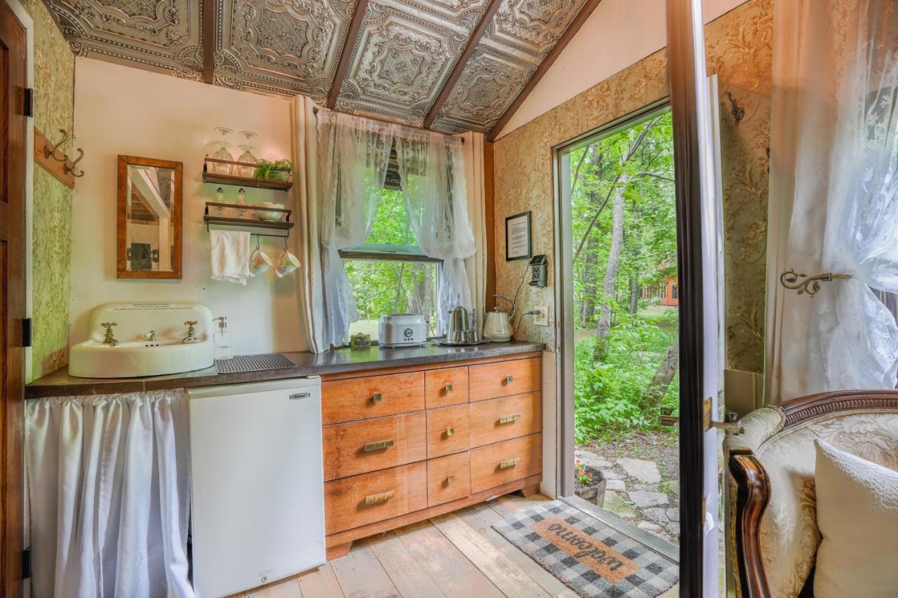 Vintage Wild West Tiny Hotel In The Woods! Pine City المظهر الخارجي الصورة