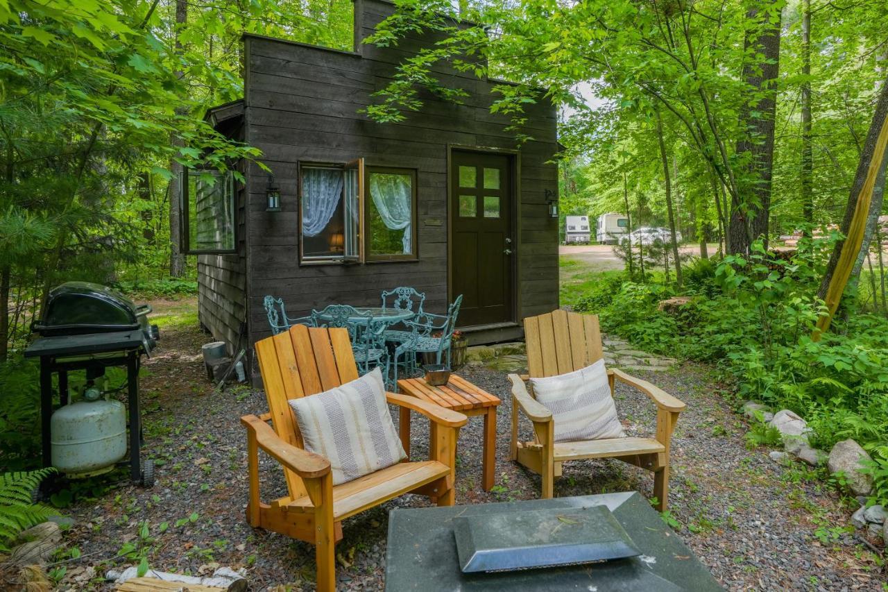 Vintage Wild West Tiny Hotel In The Woods! Pine City المظهر الخارجي الصورة